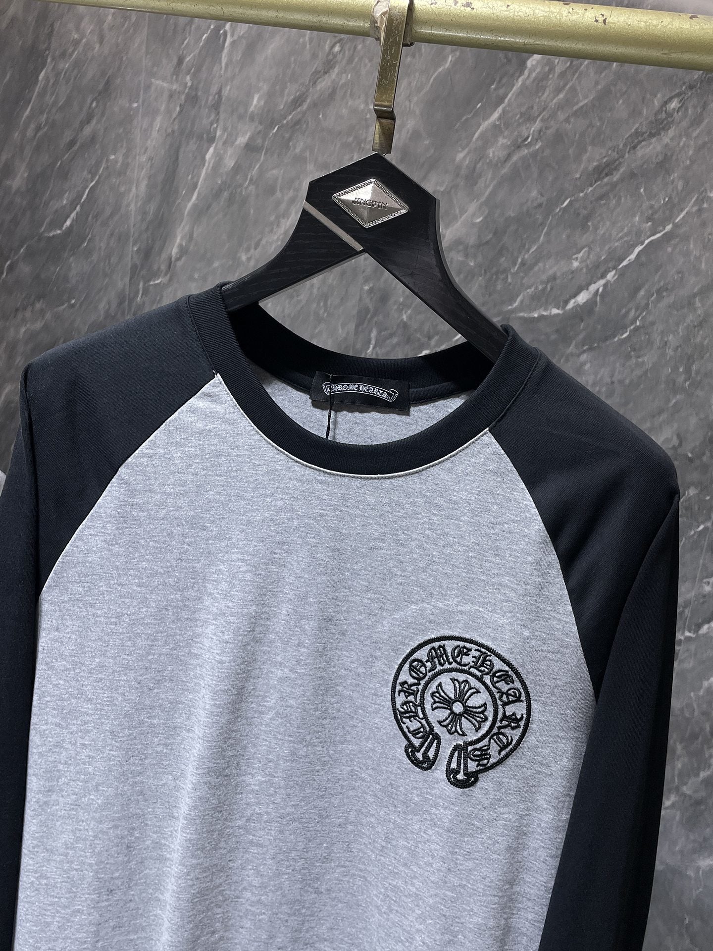 Minimal Cross Tee – Clean Streetwear Silhouette