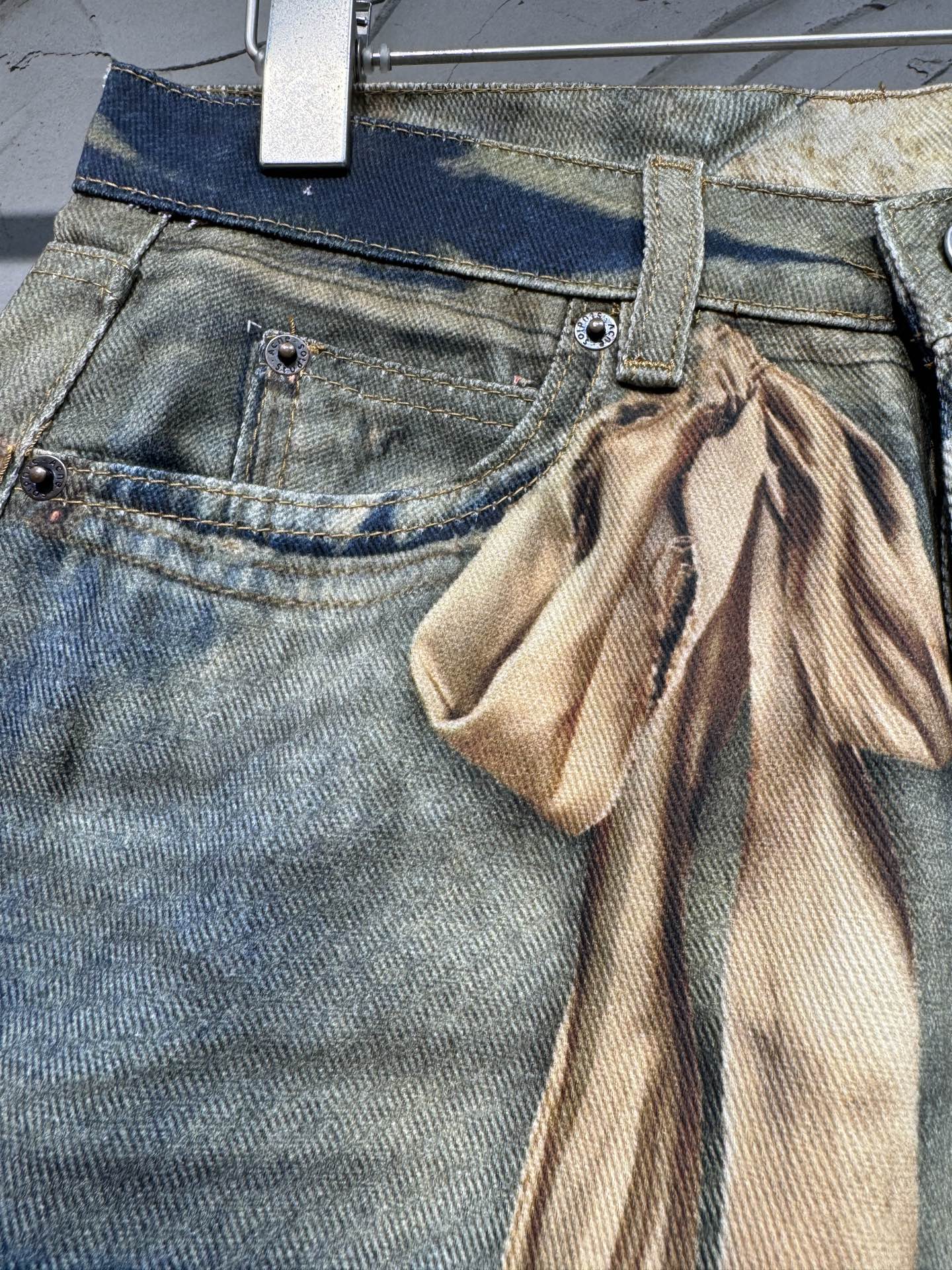 Graphic Structured Indigo Denim Shorts – Structured Wide Fit